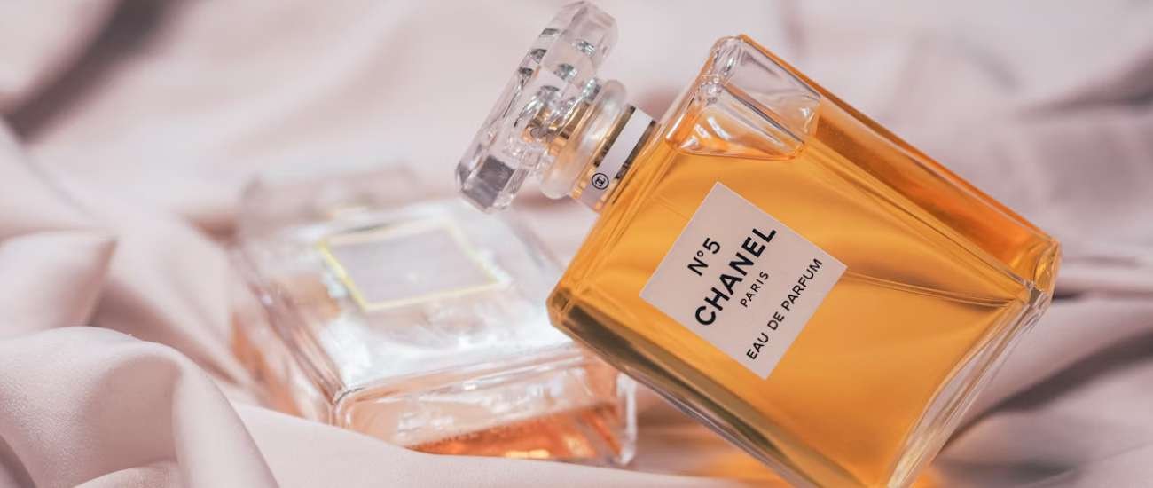دليل اختيار العطر النسائي المثالي لكل مناسبة